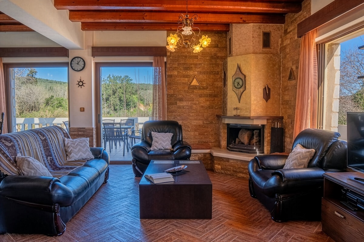 Gianni's Castle - Apartment with Private Pool