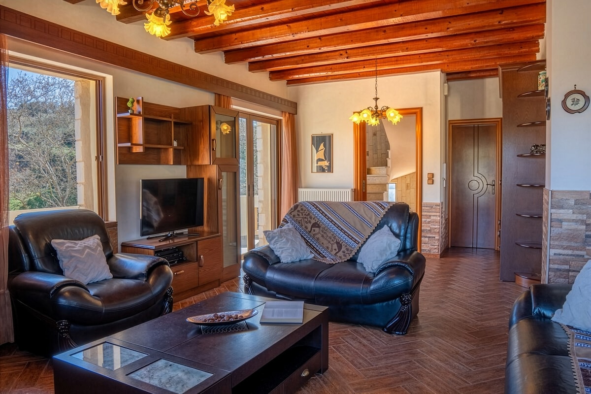 Gianni's Castle - Apartment with Private Pool