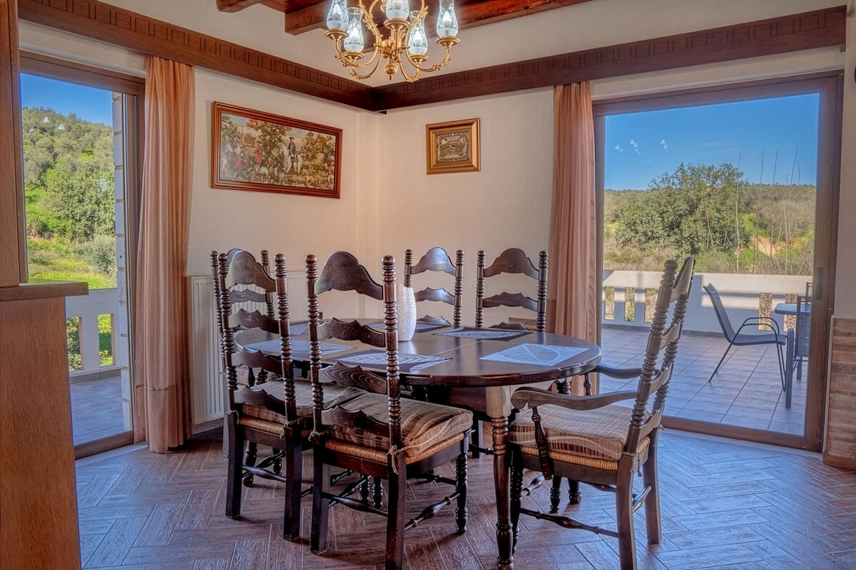 Gianni's Castle - Apartment with Private Pool