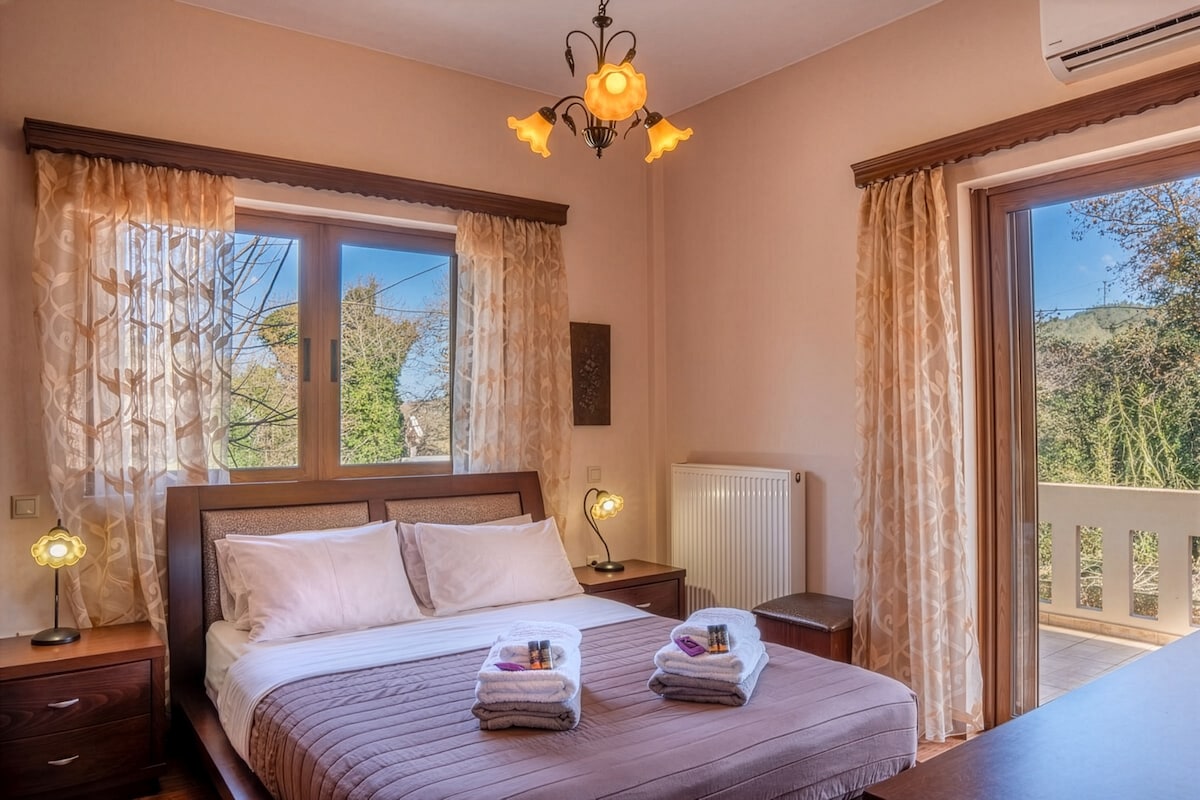 Gianni's Castle - Apartment with Private Pool