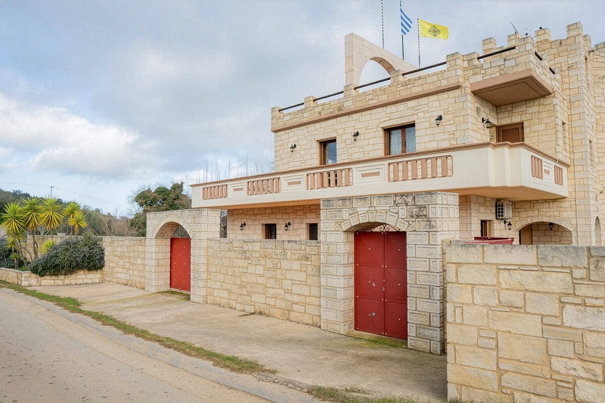 Gianni's Castle - Apartment with Private Pool
