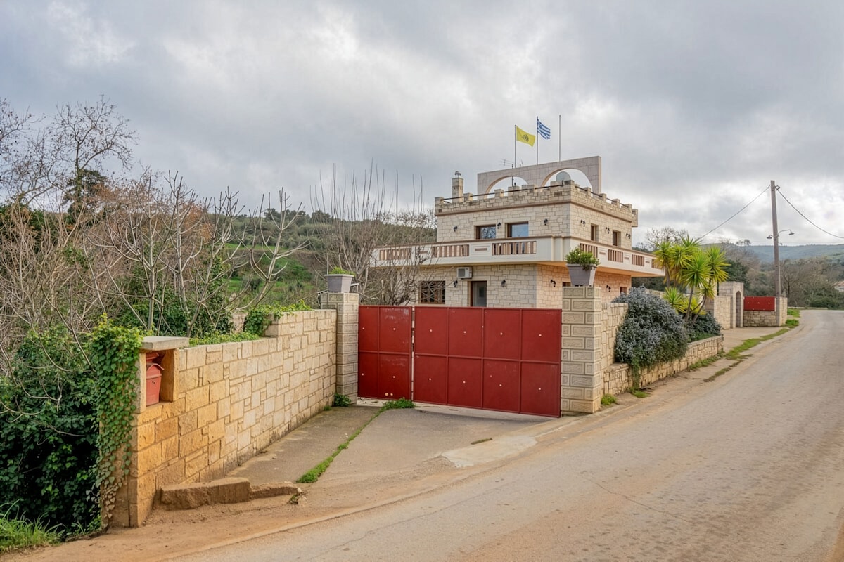 Gianni's Castle - Apartment with Private Pool
