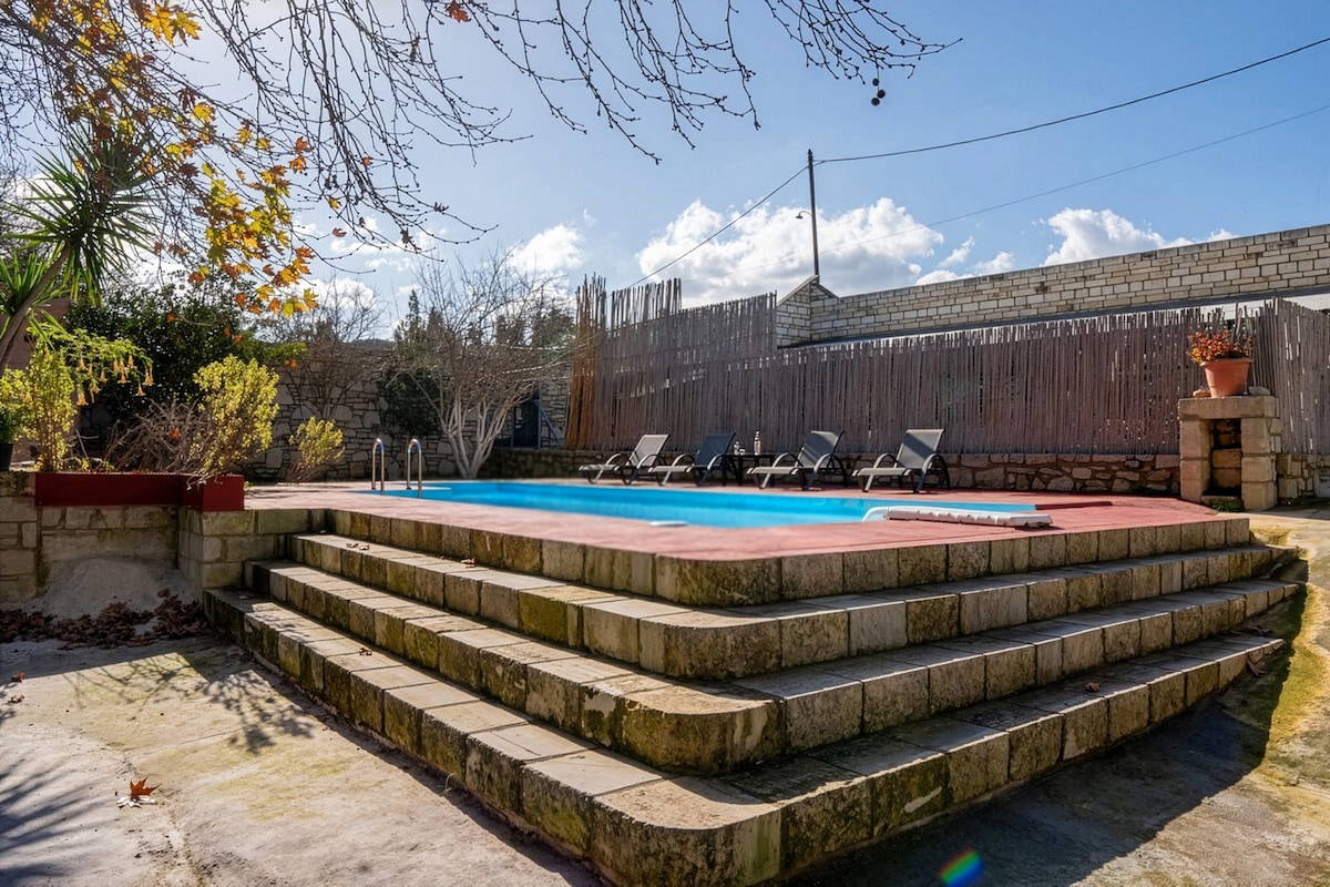 Gianni's Castle - Apartment with Private Pool