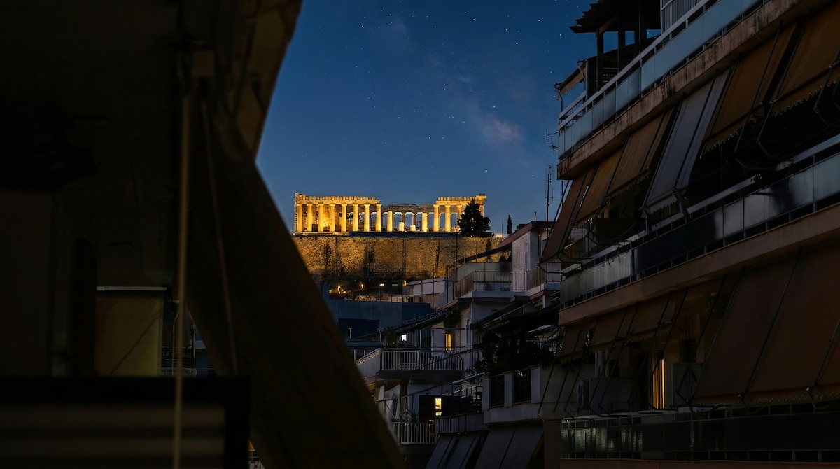 Modern Apartment with Acropolis View
