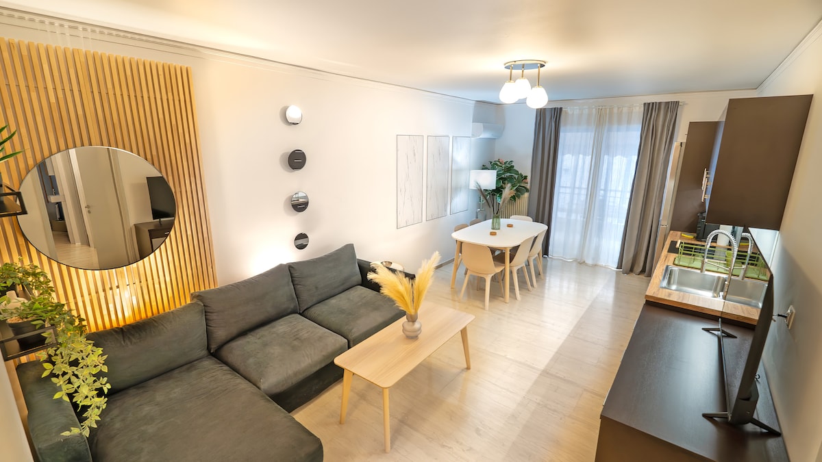 Modern Apartment with Acropolis View