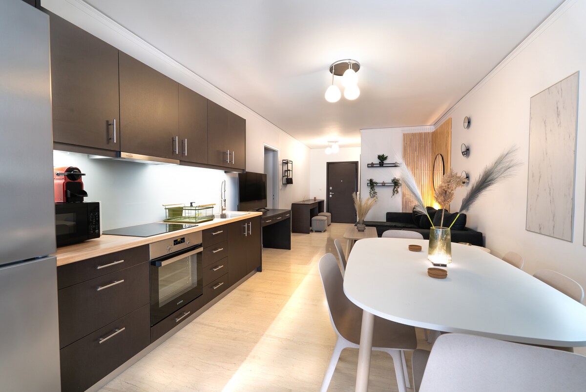 Modern Apartment with Acropolis View