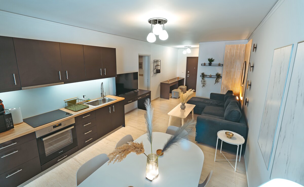 Modern Apartment with Acropolis View