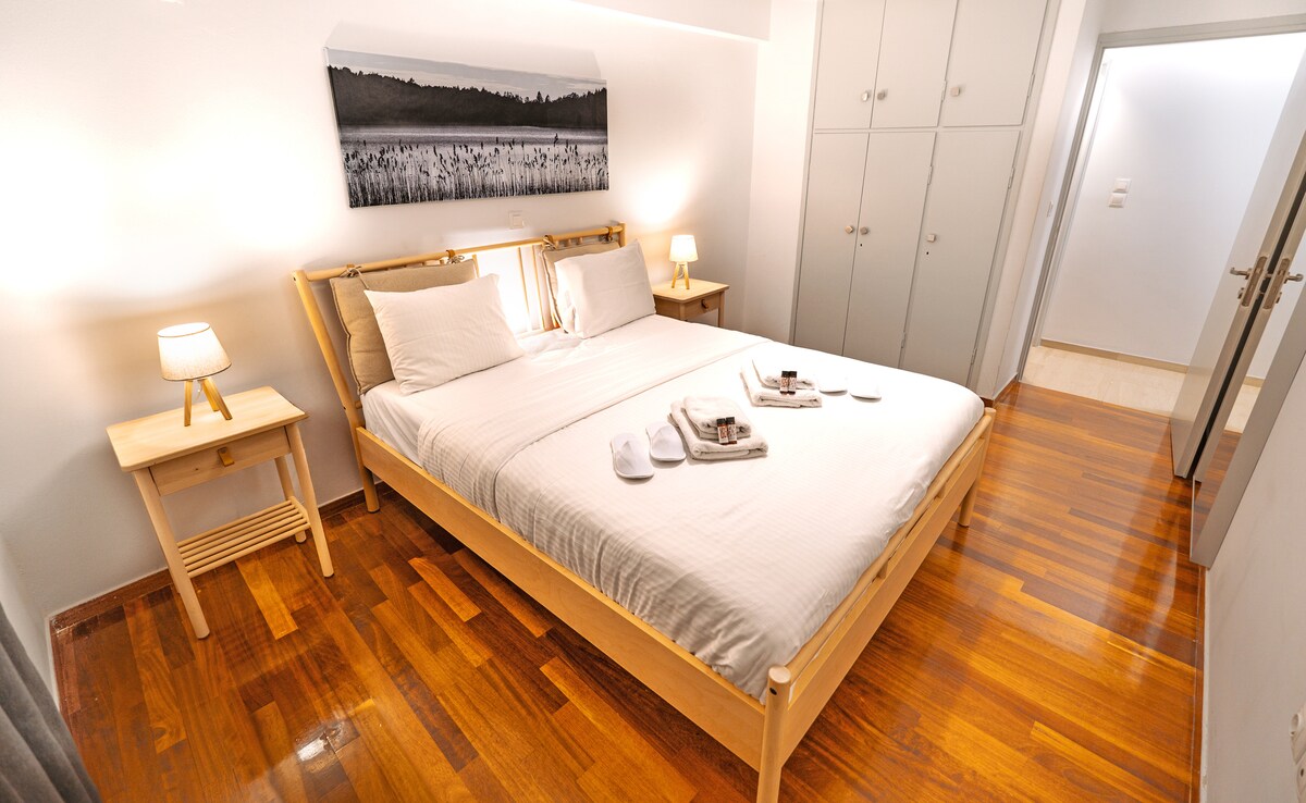 Modern Apartment with Acropolis View